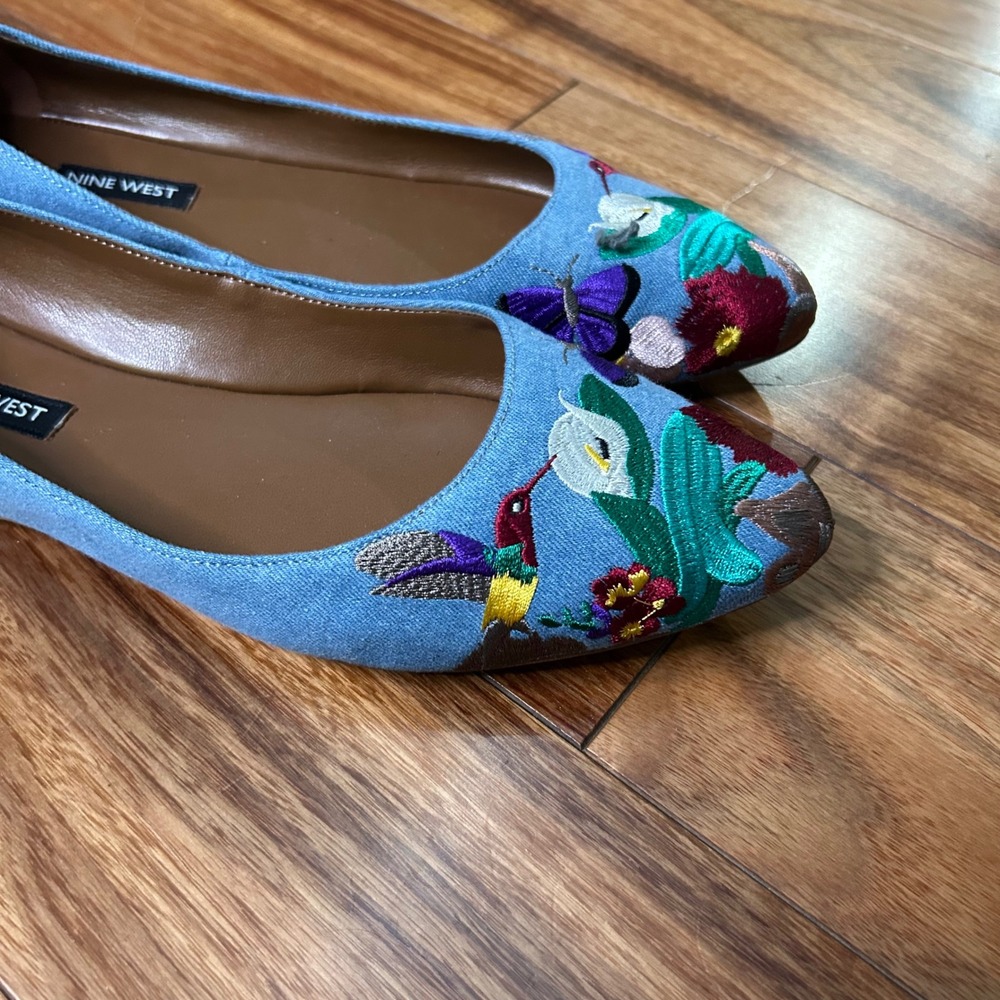 Nine West Suziella Blue Denim Embroidered Hummingbird‎ Floral Pointed Flats 8M - Picture 8 of 9
